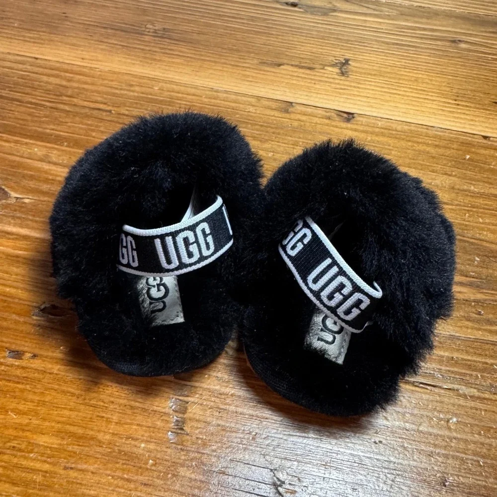 UGG Fluff Yeah Slides Baby Size 0/1 Black Fluffy Shoe Elastic Logo Strap‎
